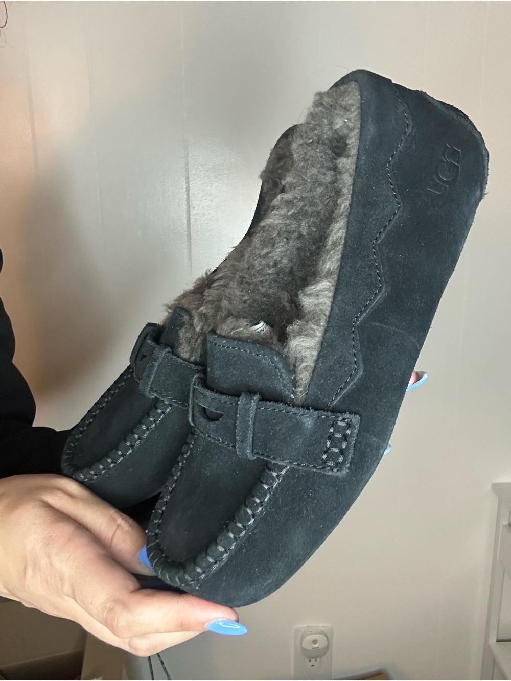 Women’s Plush-Lined Moccasin Slippers - Black